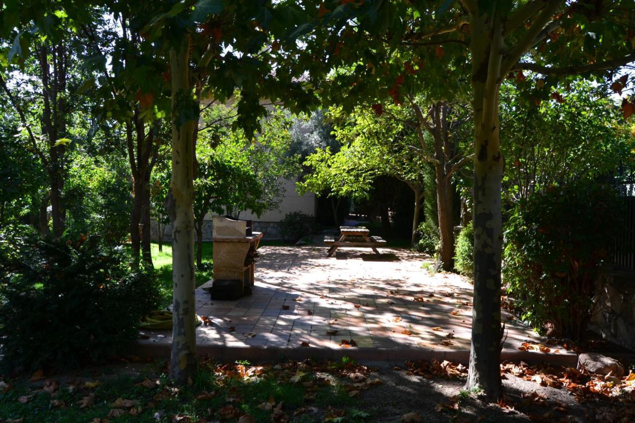 Casa Rural El Trepador Azul Futbolin Barbacoa 8 Personas بيسيريل دي لا سييرا المظهر الخارجي الصورة