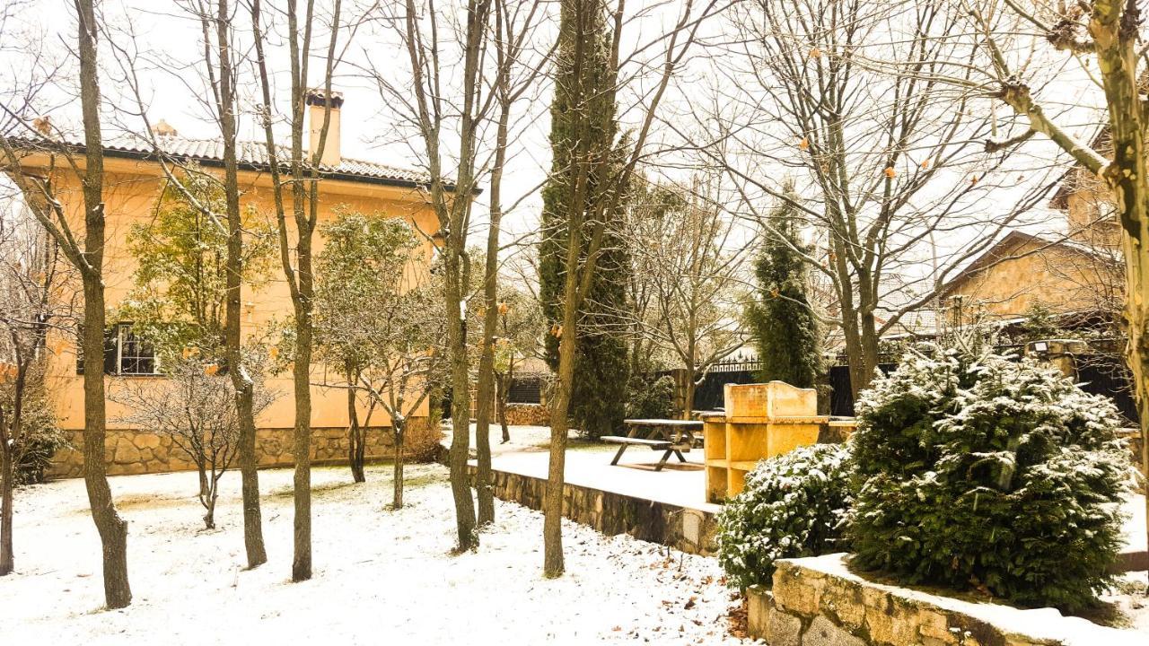 Casa Rural El Trepador Azul Futbolin Barbacoa 8 Personas بيسيريل دي لا سييرا المظهر الخارجي الصورة